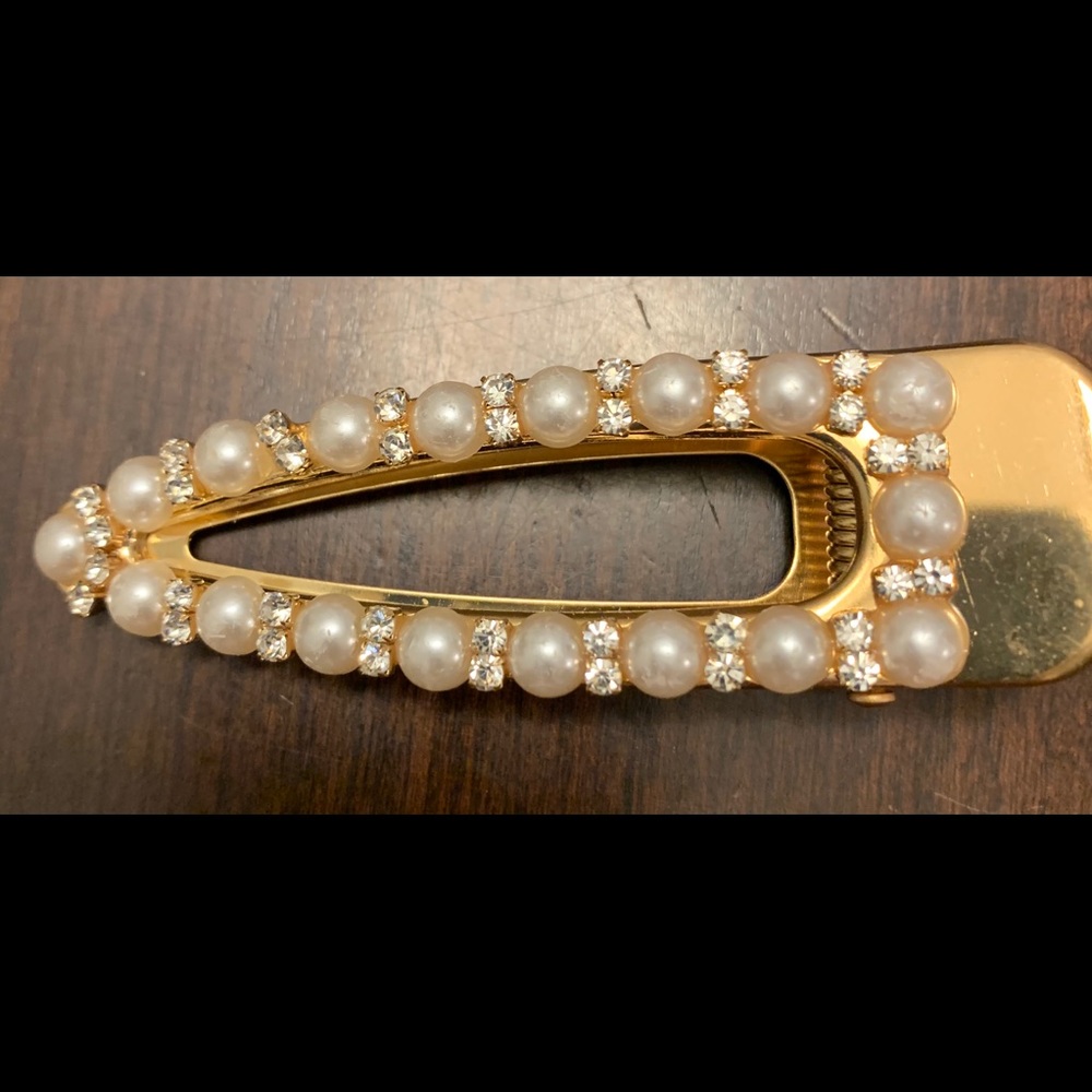 NWT large Gold, pearl and rhinestone hair clips